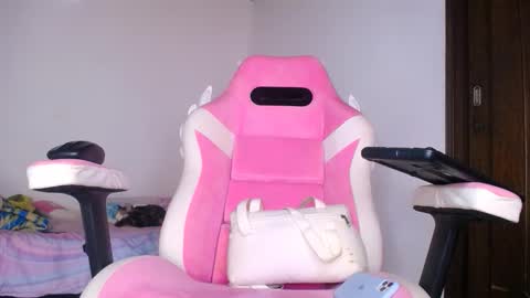 Snapshot of dominika_angel chatting on 02/08/26, 01:36 online show from 02/08/26, 01:36