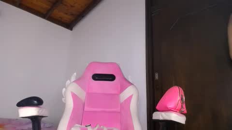 Snapshot of dominika_angel chatting on 02/10/26, 02:26 online show from 02/10/26, 02:26