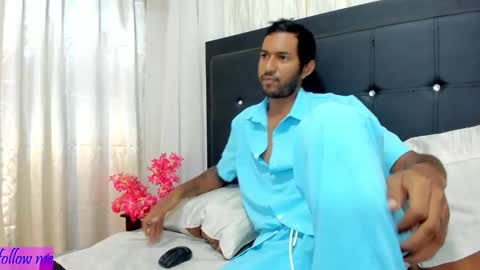 Snapshot of dominikx_ chatting on 02/19/26, 12:01 dominikx_ online show from 02/19/26, 12:01