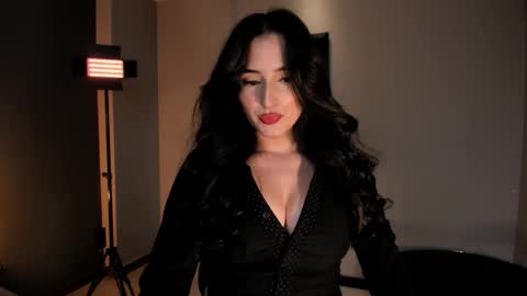 Dominique online show from 10/23/25, 09:46