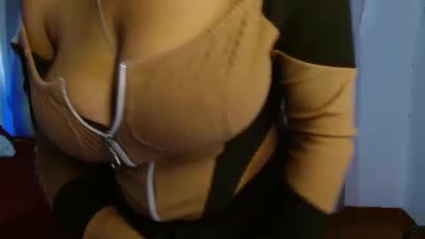  D O M I N K  online show from 10/23/25, 07:34