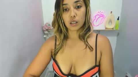 dona_tella online show from 04/19/26, 06:10