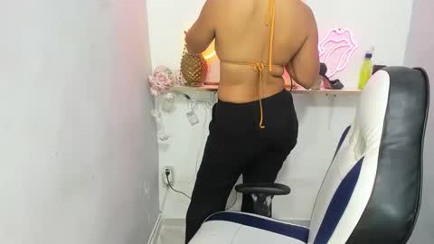 dona_tella online show from 05/26/26, 10:44