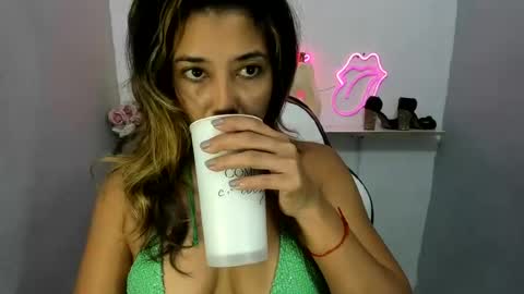 dona_tella online show from 06/23/26, 11:30