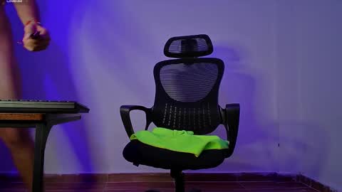 Snapshot of donathoo chatting on 02/07/25, 04:56 Donat Independent Model online show from 02/07/25, 04:56