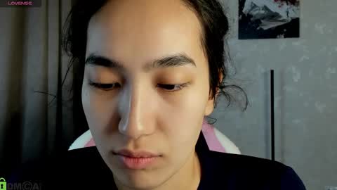 Aura online show from 12/04/25, 01:59