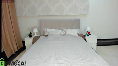 Donna On GMT2 Mon-Fri 3-9 AM online show from 11/28/25, 12:13