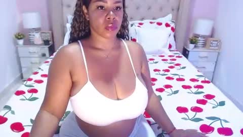 Snapshot of donnaadore chatting on 07/19/26, 03:05 Donna online show from 07/19/26, 03:05