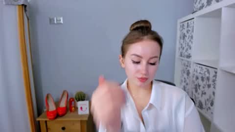 Snapshot of donnasensual chatting on 11/20/25, 05:23 DonnaSensual online show from 11/20/25, 05:23