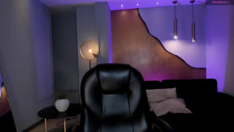  Donna Stonne  online show from 03/04/25, 07:22