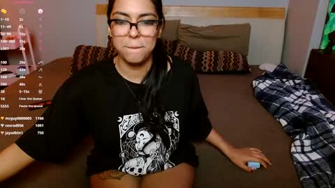 Snapshot of dontbemina chatting on 12/23/24, 10:53 DontBeMina online show from 12/23/24, 10:53