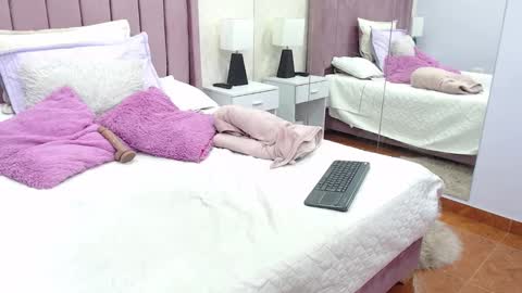 Anny online show from 10/31/25, 01:23