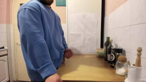 Snapshot of doriancretu95 chatting on 12/27/24, 08:39 menu below online show from 12/27/24, 08:39