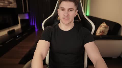 Dorian Reyes online show from 02/18/25, 01:43