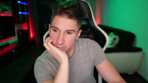 Dorian Reyes online show from 10/24/25, 09:33