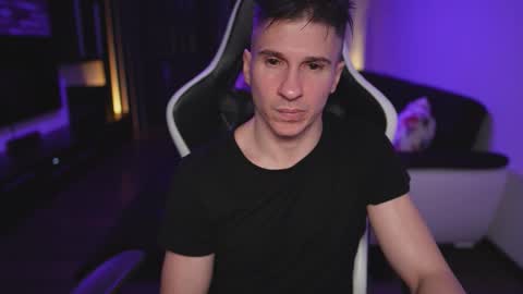 Dorian Reyes online show from 12/14/25, 02:06