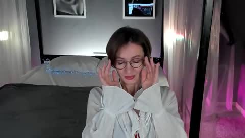 Dorothy Next stream on Monday at 3am-9am online show from 12/03/25, 03:03