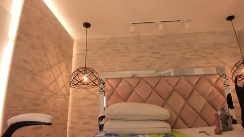  DOROTHY online show from 02/22/25, 03:01