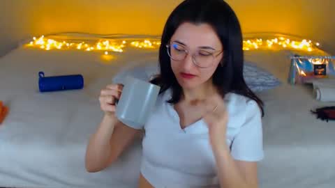 Snapshot of dorotty_ chatting on 02/06/25, 01:16 Your Dorotty online show from 02/06/25, 01:16