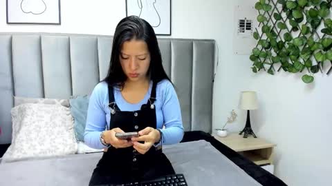 Snapshot of double_temptatiion_ chatting on 02/25/26, 12:37 Vall Lufan online show from 02/25/26, 12:37