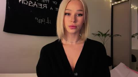 MOLLYYYY dont forget to give me a thumb up online show from 04/27/26, 01:42