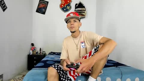 Snapshot of douglas_gallegos chatting on 01/17/25, 07:27 douglas_gallegos online show from 01/17/25, 07:27