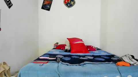 Snapshot of douglas_gallegos chatting on 01/31/25, 01:54 douglas_gallegos online show from 01/31/25, 01:54