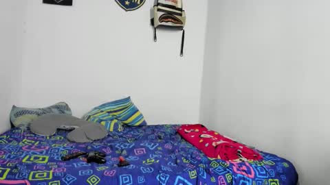 Snapshot of douglas_gallegos chatting on 10/27/25, 02:59 douglas_gallegos online show from 10/27/25, 02:59