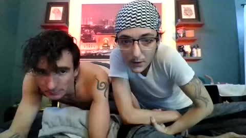 Snapshot of douxi_does_it chatting on 11/16/25, 09:20 Douxi online show from 11/16/25, 09:20