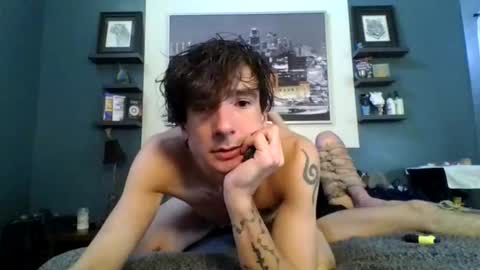 Snapshot of douxi_does_it chatting on 11/18/25, 08:35 Douxi online show from 11/18/25, 08:35