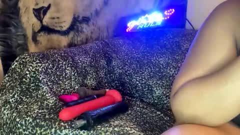 dove_love22 online show from 11/08/25, 01:39