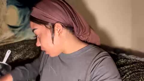 dove_love22 online show from 12/17/25, 02:39