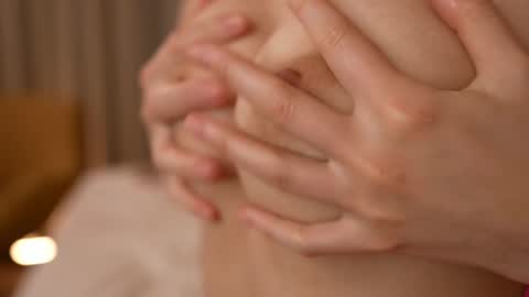 Snapshot of dovia chatting on 03/01/25, 09:29 . . online show from 03/01/25, 09:29