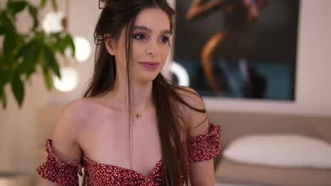 Snapshot of dovia chatting on 11/20/25, 07:19 . . online show from 11/20/25, 07:19