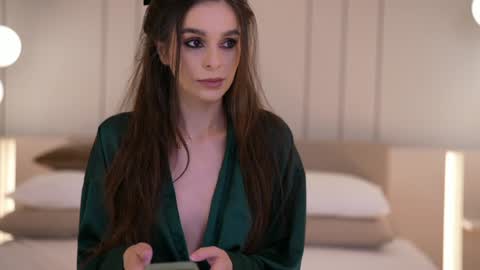    .         . online show from 12/21/25, 07:59