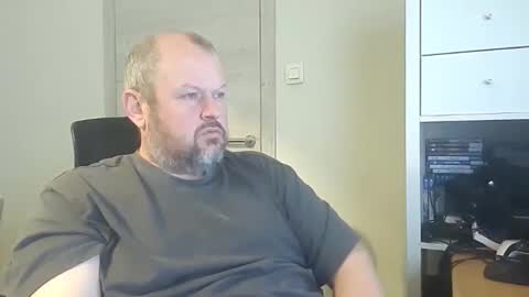 Snapshot of dpau76 chatting on 11/21/25, 08:24 Danny online show from 11/21/25, 08:24