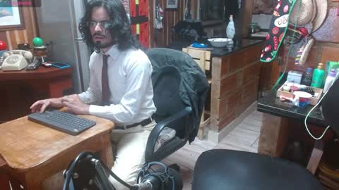 Snapshot of dr_simon84 chatting on 12/31/24, 11:53 Dr Simon online show from 12/31/24, 11:53