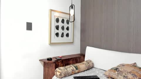 Snapshot of dracaryss_ chatting on 12/20/24, 01:33 Lissa Or DRACARYSS your dragon Queen online show from 12/20/24, 01:33