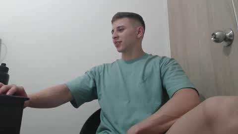 draco_boy2000 online show from 10/31/25, 09:38