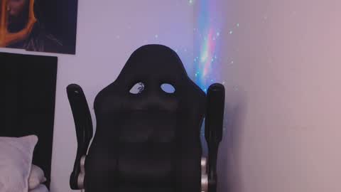 Snapshot of drake_cole11 chatting on 12/02/24, 03:47 drake_cole11 online show from 12/02/24, 03:47