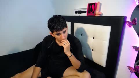 -- nicolle and jhon -- online show from 10/06/25, 03:04