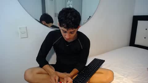 -- nicolle and jhon -- online show from 11/20/25, 04:01