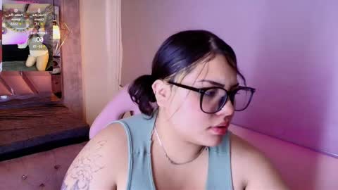 Snapshot of dreambooo_ chatting on 04/11/26, 12:20 C A M I L A online show from 04/11/26, 12:20