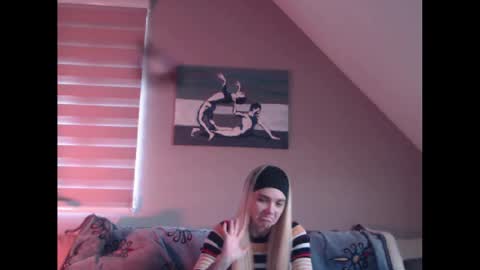 A girl online show from 01/06/25, 07:52