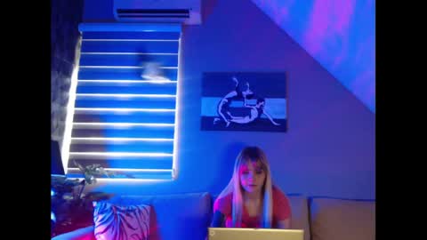 A girl online show from 01/12/25, 07:53