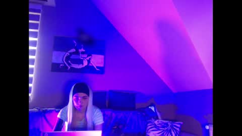 A girl online show from 01/28/25, 07:43