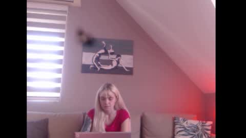 A girl online show from 09/12/25, 07:19