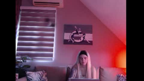 A girl online show from 10/22/25, 07:19