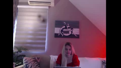 A girl online show from 12/04/25, 08:23