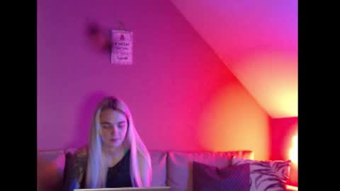 A girl online show from 02/11/26, 08:19